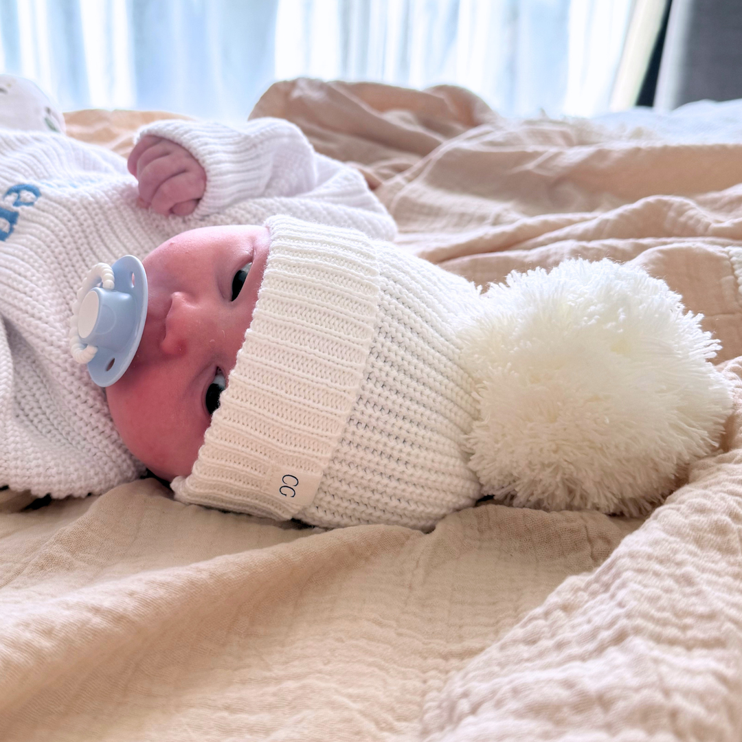 Oversized Pom Beanie – Ivory