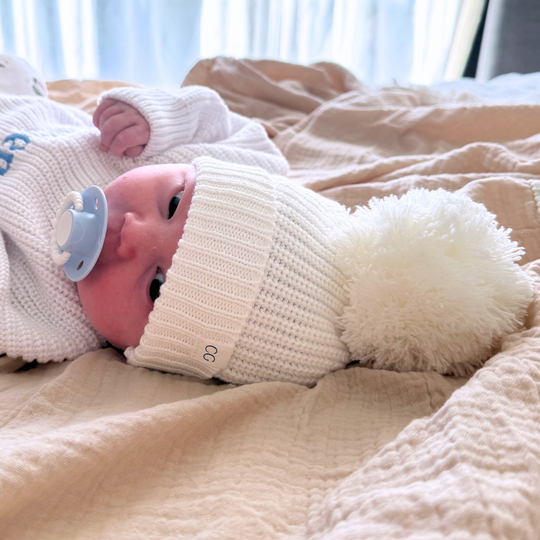 Oversized Pom Beanie – Ivory